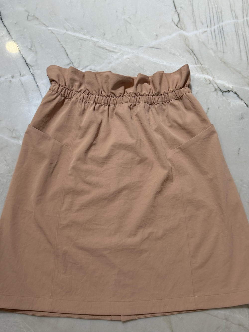 LULULEMON Women’s TRIP TAKER SKIRT Size 8 Khaki Tan Beige Relaxed Paperbag